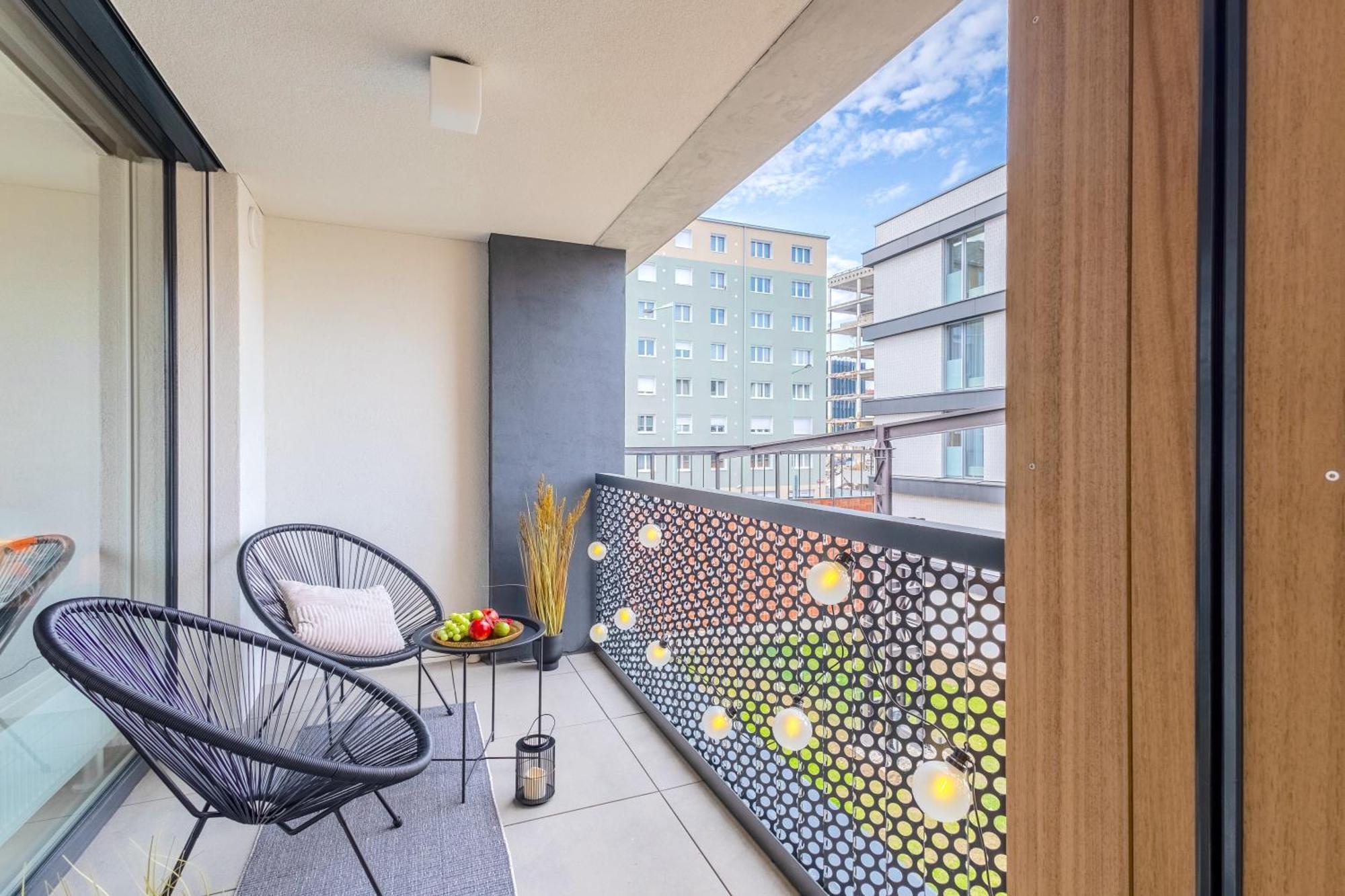 Design Apartment - Balcony, Free Parking, Yoga, 10 Mins To Center, By Gravity Praag Buitenkant foto