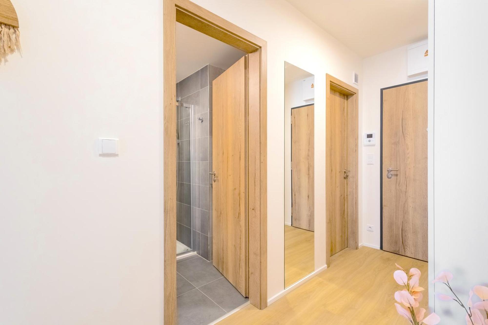 Design Apartment - Balcony, Free Parking, Yoga, 10 Mins To Center, By Gravity Praag Buitenkant foto